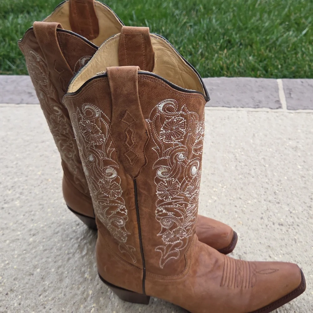 Corral Embroidered Cowboy Boots - Picture 3 of 8